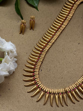 Load image into Gallery viewer, Traditional South Indian malligai (jasmine buds) neckpiece inspired by an old gold necklace set