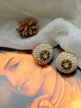 Load image into Gallery viewer, Gajra pearl earrings