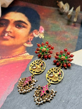 Load image into Gallery viewer, Vintage earrings in gold polish