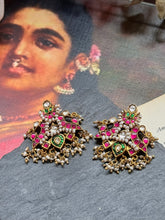 Load image into Gallery viewer, Kundan work earrings in gold polish