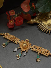 Load image into Gallery viewer, Statement vintage style choker necklace