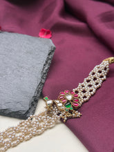 Load image into Gallery viewer, Kundan and pearl choker in silver 925