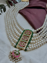 Load image into Gallery viewer, Multilayered Festive Pearl Necklace