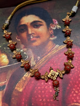 Load image into Gallery viewer, Vintage style statement necklace