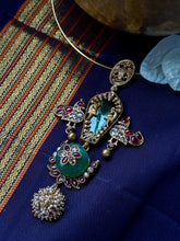 Load image into Gallery viewer, Statement vintage 925gold polish hasli with pendant-7