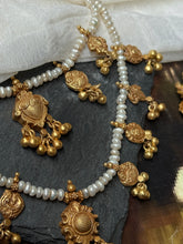 Load image into Gallery viewer, Layered pearl necklace