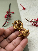 Load image into Gallery viewer, Gold polished, vintage style pendant in silver 925