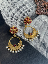 Load image into Gallery viewer, Vintage style (925 silver) earrings in gold polish