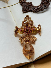 Load image into Gallery viewer, Vintage style pendaht in silver 925 and gold polish