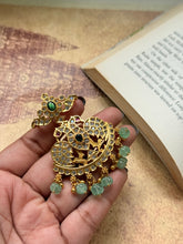 Load image into Gallery viewer, Vintage style pendant and earring set with cut stones