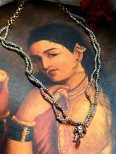 Load image into Gallery viewer, Pearl bunch necklace