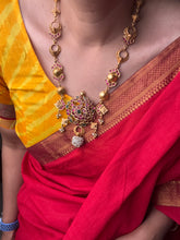 Load image into Gallery viewer, Vintage style necklace