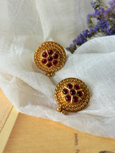 Load image into Gallery viewer, Vintage style statement earrings in sliver 925 in gold polish