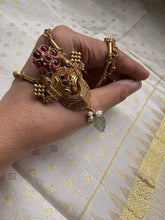 Load image into Gallery viewer, Statement vintage 925gold polish pendant with chain