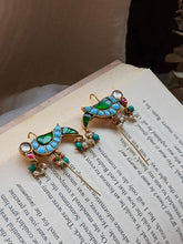 Load image into Gallery viewer, Kundan work earrings in gold polish