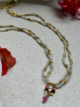 Load image into Gallery viewer, Pearl bunch necklace