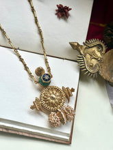 Load image into Gallery viewer, Statement vintage style pendant necklace