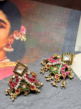 Load image into Gallery viewer, Kundan work earrings in gold polish