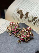 Load image into Gallery viewer, Kundan work earrings in gold polish