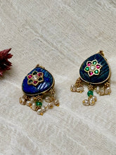 Load image into Gallery viewer, Kundan work (925 silver) earrings in gold polish