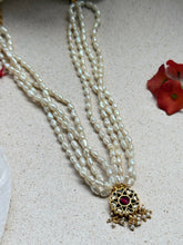 Load image into Gallery viewer, Pearl bunch kundan necklace 1