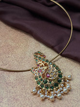Load image into Gallery viewer, Vintage style pendant with cut stones