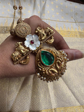 Load image into Gallery viewer, Statement vintage 925gold polish pendant with chain