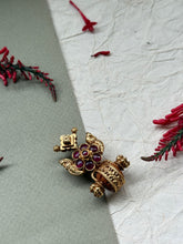 Load image into Gallery viewer, Gold polished, vintage style pendant in silver 925