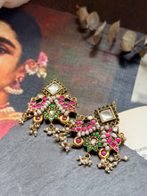 Load image into Gallery viewer, Kundan work earrings in gold polish