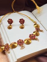 Load image into Gallery viewer, Statement vintage style necklace with earrings in silver 925 and gold polish