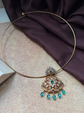 Load image into Gallery viewer, Vintage style pendant with cut stones