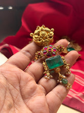 Load image into Gallery viewer, Vintage style statement pendant