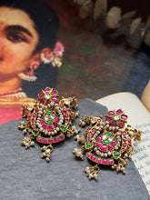 Load image into Gallery viewer, Kundan work earrings in gold polish
