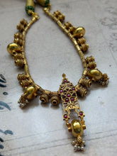 Load image into Gallery viewer, Vintage style statement necklace