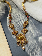 Load image into Gallery viewer, Kundan necklace in silver 925 and antique gold polish