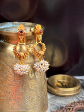 Load image into Gallery viewer, Vintage style (925 silver) earrings in gold polish