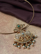 Load image into Gallery viewer, Vintage style pendant with cut stones