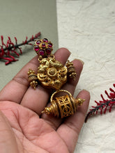 Load image into Gallery viewer, Gold polished, vintage style pendant in silver 925