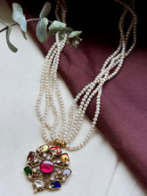 Load image into Gallery viewer, Pearl bunch necklace