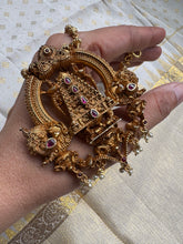 Load image into Gallery viewer, Statement vintage 925gold polish pendant with chain