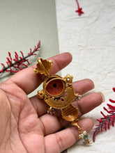 Load image into Gallery viewer, Gold polished, vintage style pendant in silver 925