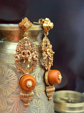 Load image into Gallery viewer, Vintage style (925 silver) earrings in gold polish
