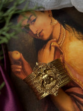 Load image into Gallery viewer, Statement gandaberunda handcuff