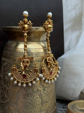 Load image into Gallery viewer, Vintage style (925 silver) earrings in gold polish