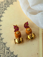 Load image into Gallery viewer, Vintage style statement earrings in sliver 925 in gold polish