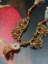 Load image into Gallery viewer, Vintage style statement necklace