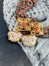 Load image into Gallery viewer, Vintage style (925 silver) earrings in gold polish