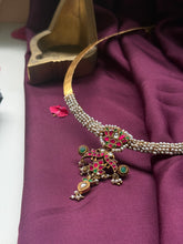 Load image into Gallery viewer, Statement vintage style pearl hasli