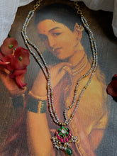 Load image into Gallery viewer, Pearl bunch necklace