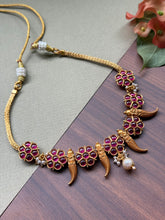 Load image into Gallery viewer, Vintage style statement necklace